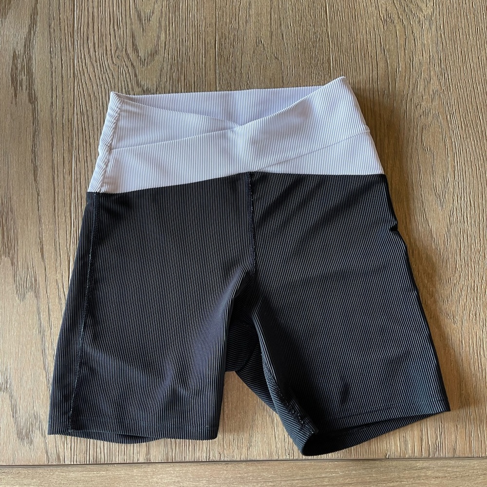 Beach Riot Cora Shorts - Picture 4 of 10